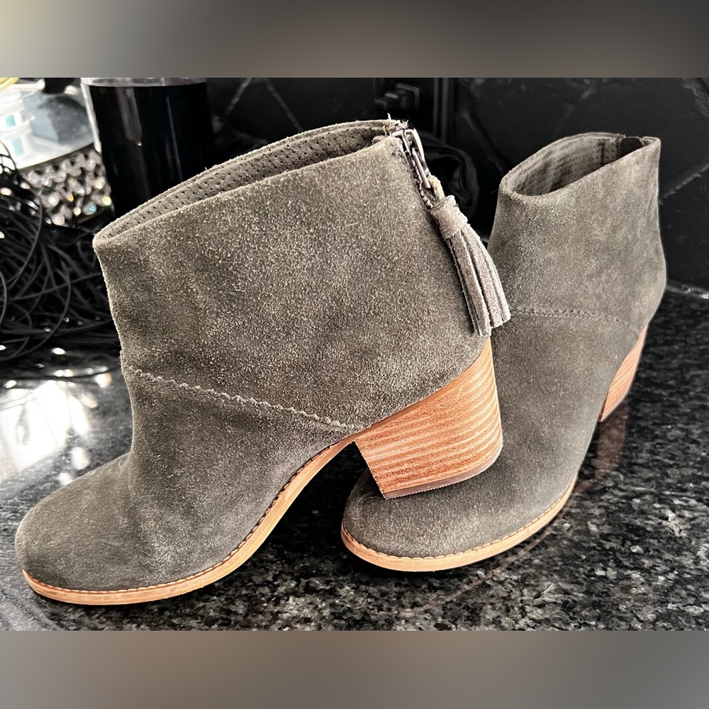 TOMS Green Suede Ankle Booties l 7